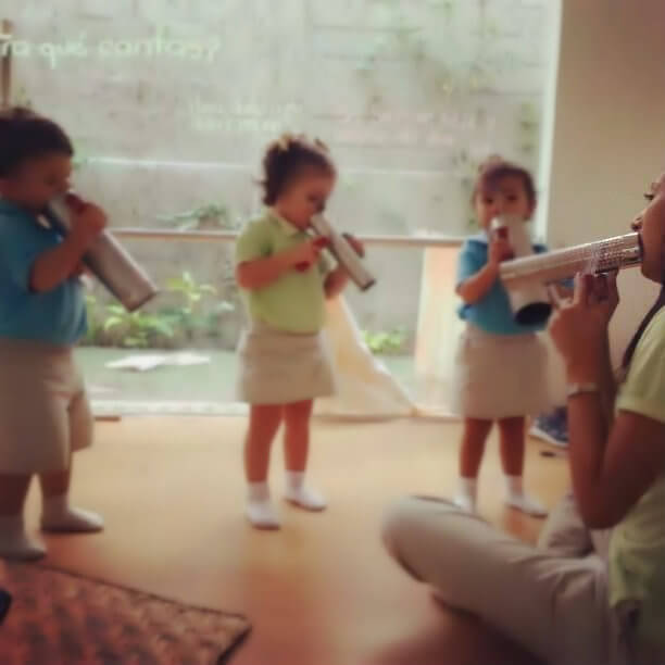 En casa también se pueden realizar actividades de exploración de las diferentes artes para tomar de esos lenguajes lo que para el niño es natural: crear.