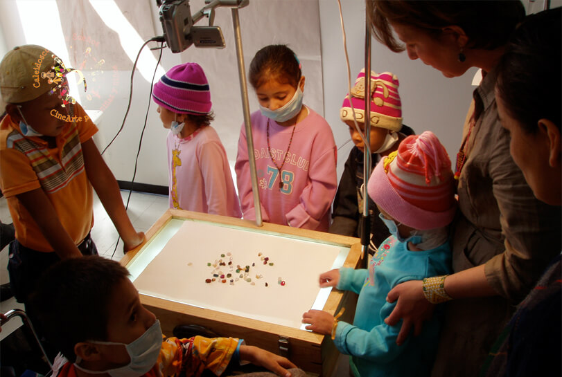 Taller de arte de vida Equipo Colibrí realizado en el hospital La Misericordia por la Fundación Caleidoscopio de sueños.